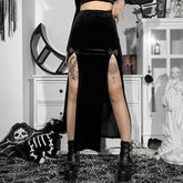 Falda midi de terciopelo negro con doble abertura